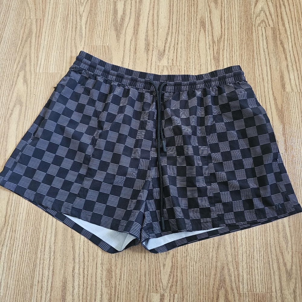 Hurley Men 'S Black and Gray Striped Shorts. Size L Used